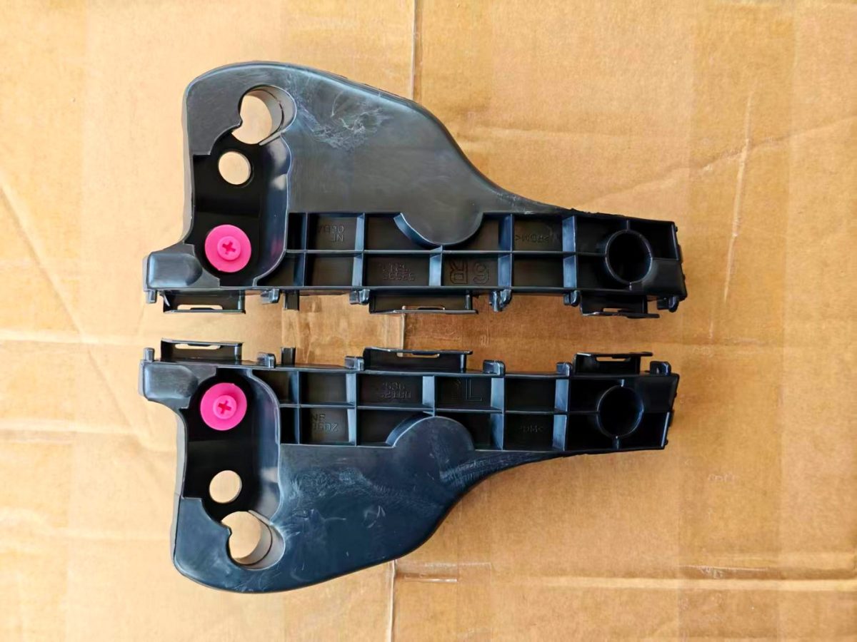 front bumper bracket Toyota Aqua
