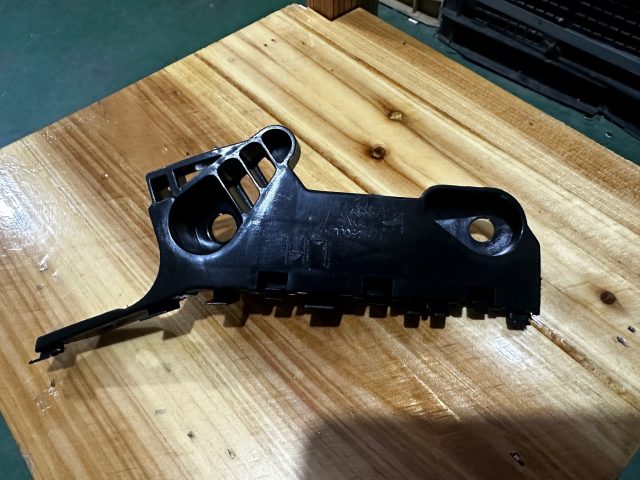 front bumper bracket Mazda Atenza