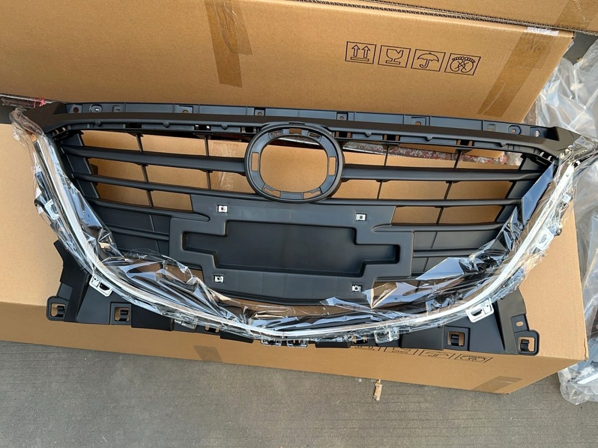 grille assembly Mazda Axela