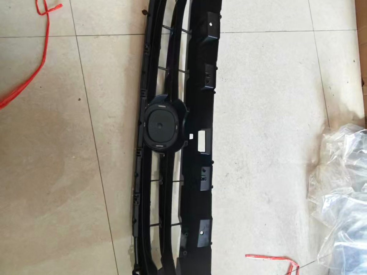 grille Mazda Demio