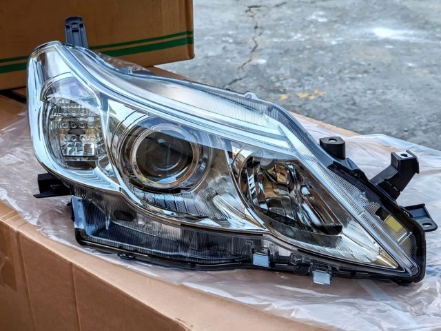 headlamp assembly Toyota Mark X