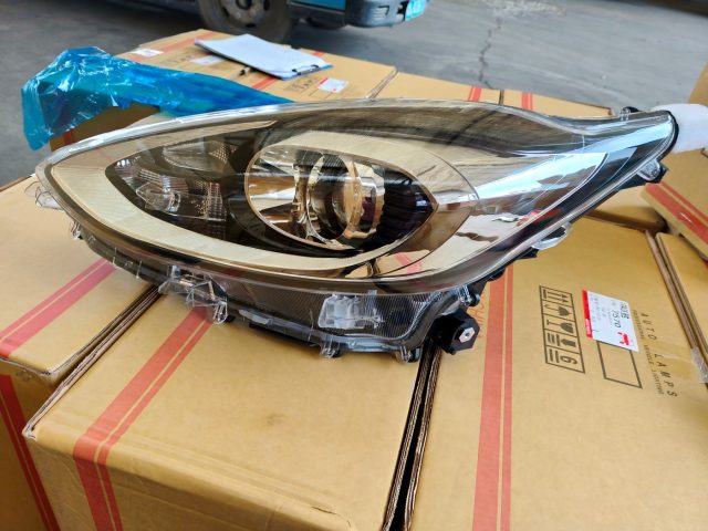 headlamp assembly Toyota Aqua