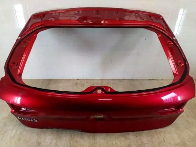 tailgate Mazda Axela